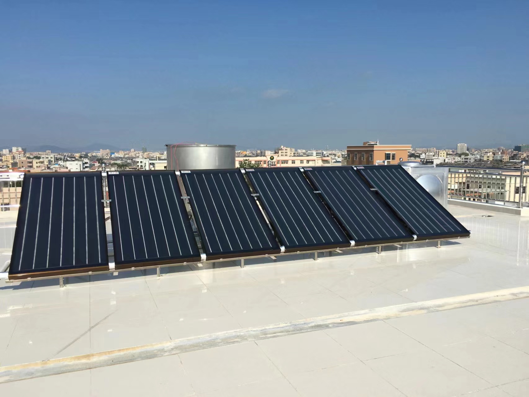 太空能热水器走进校园医院，助力公共领域节能减排